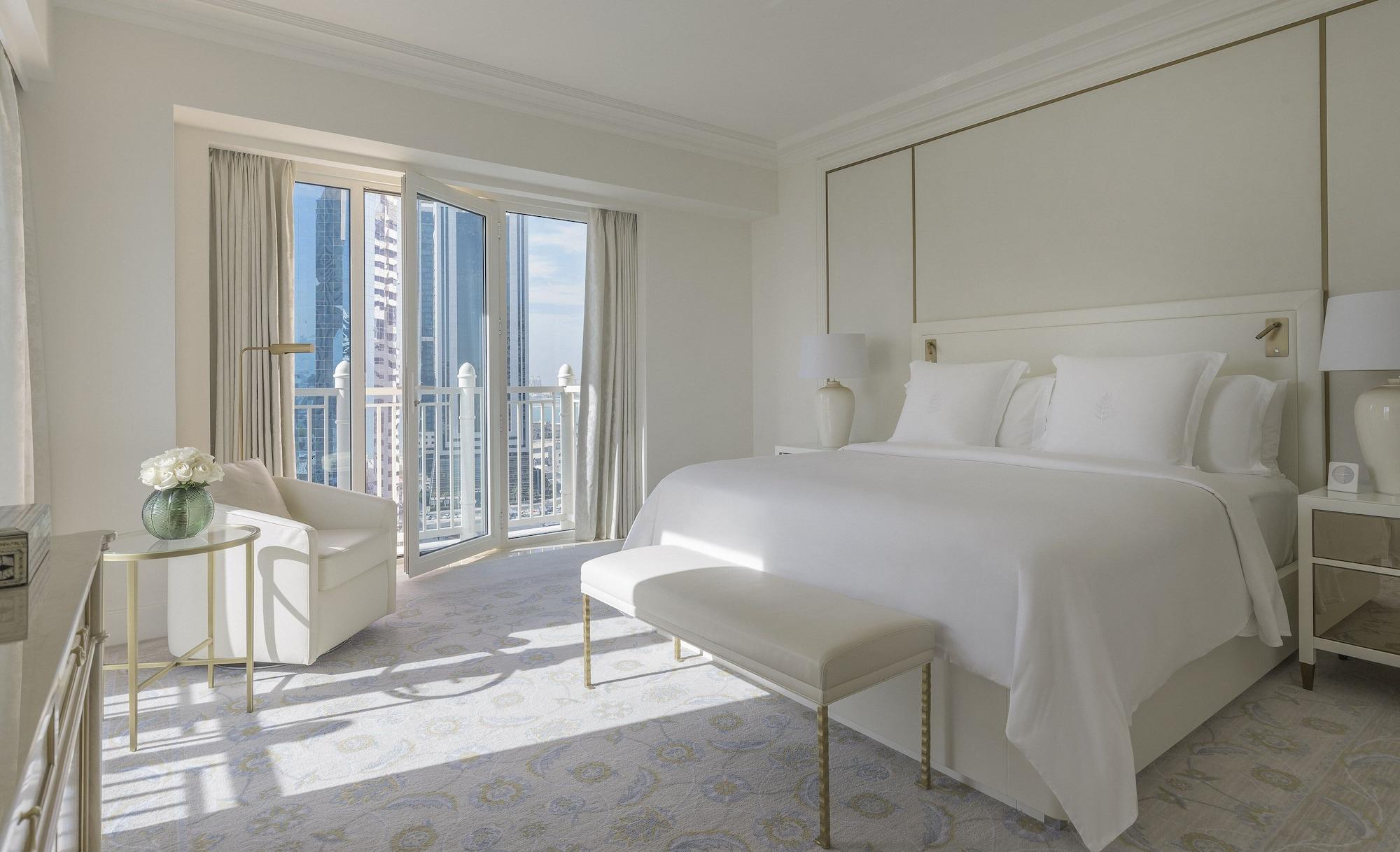 포시즌스 호텔 도하 외부 사진 A bedroom at The Ivy Hotel