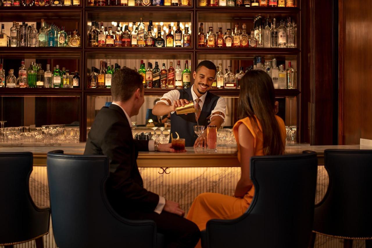 포시즌스 호텔 도하 외부 사진 The Bar at The Ivy