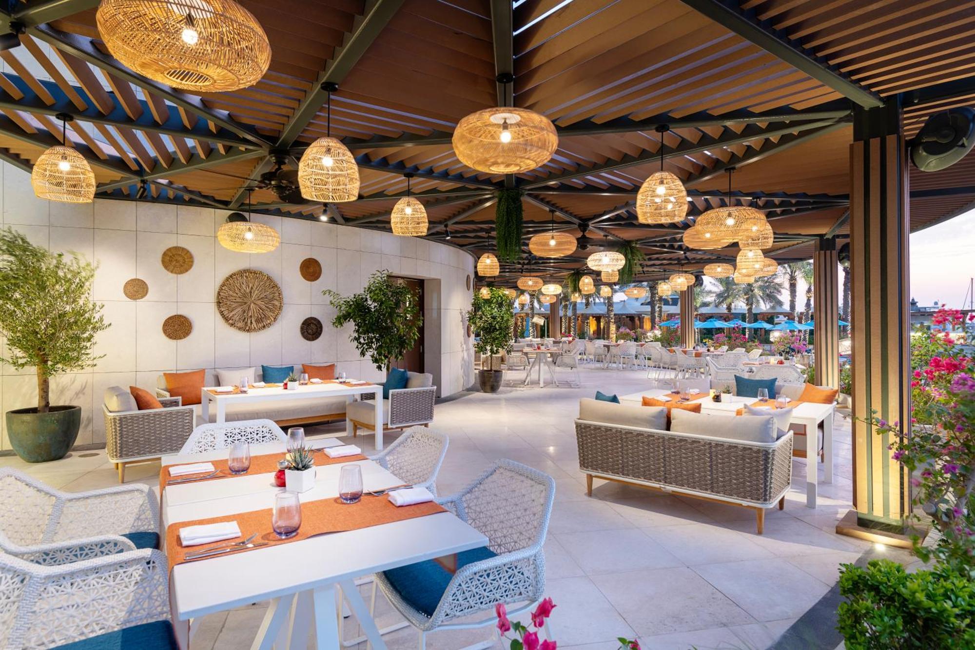 포시즌스 호텔 도하 외부 사진 The Beach Club