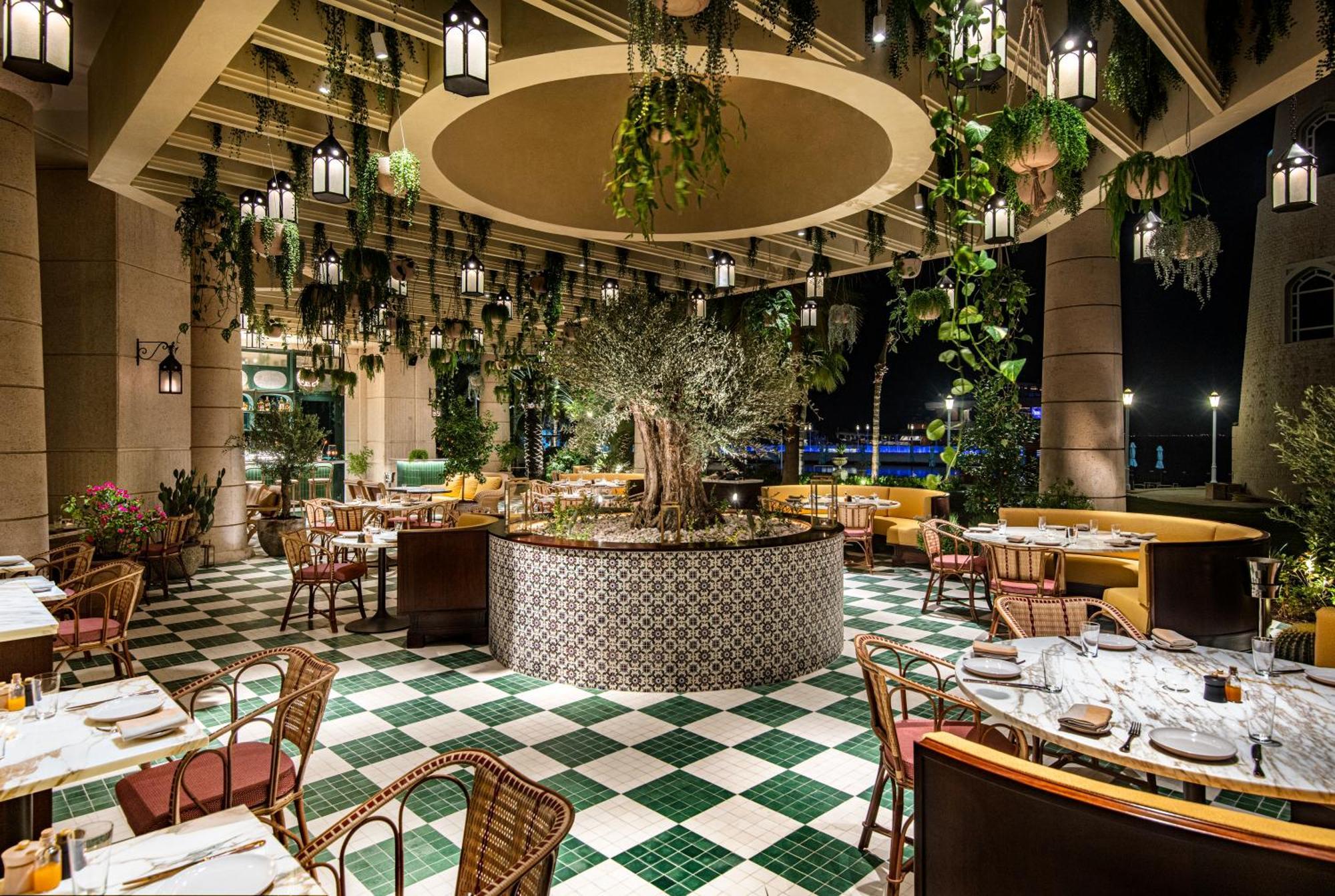포시즌스 호텔 도하 외부 사진 The restaurant's interior