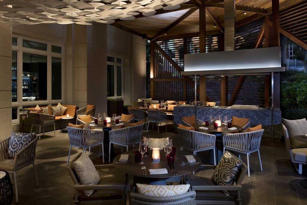포시즌스 호텔 도하 외부 사진 The interior of the restaurant